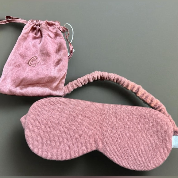 Johnny Was Calme Sleep Mask Cashmere Silk Eye Cover Mauve Pink Silk Travel Pouch - Picture 7 of 7